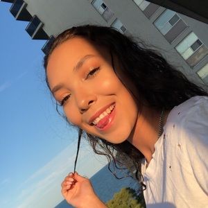 Meet your Posher, Elena